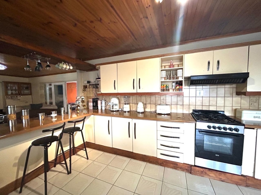 5 Bedroom Property for Sale in Beacon Bay Eastern Cape